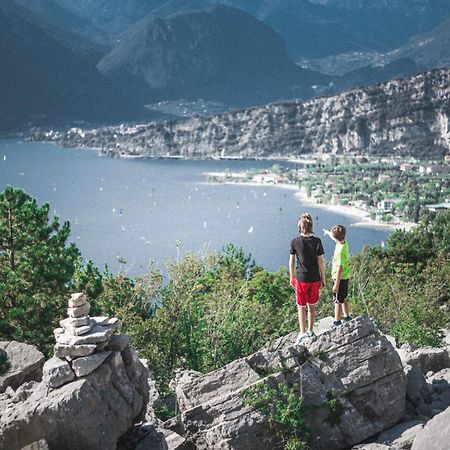 Garda Baldo Apartments_Vivaldi Torbole Sul Garda Eksteriør bilde