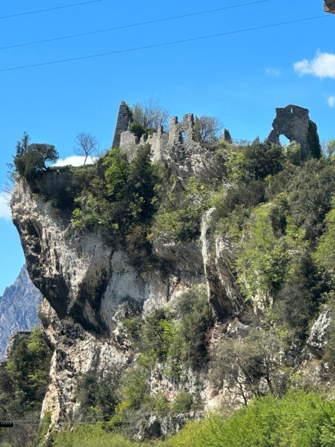 Garda Baldo Apartments_Vivaldi Torbole Sul Garda Eksteriør bilde