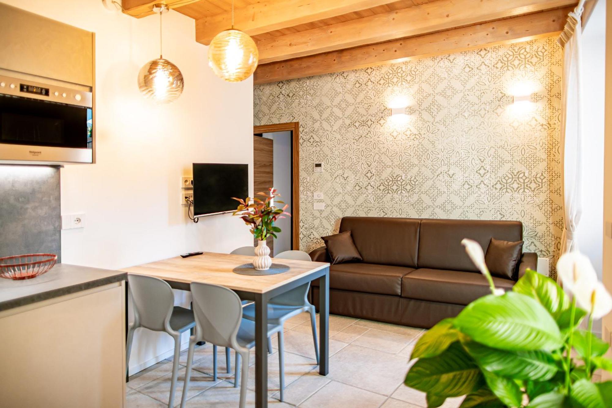 Garda Baldo Apartments_Vivaldi Torbole Sul Garda Eksteriør bilde