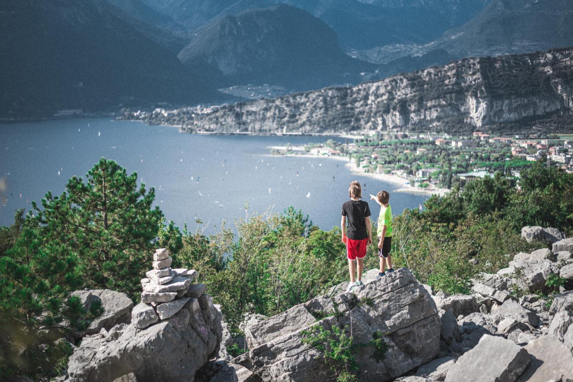 Garda Baldo Apartments_Vivaldi Torbole Sul Garda Eksteriør bilde
