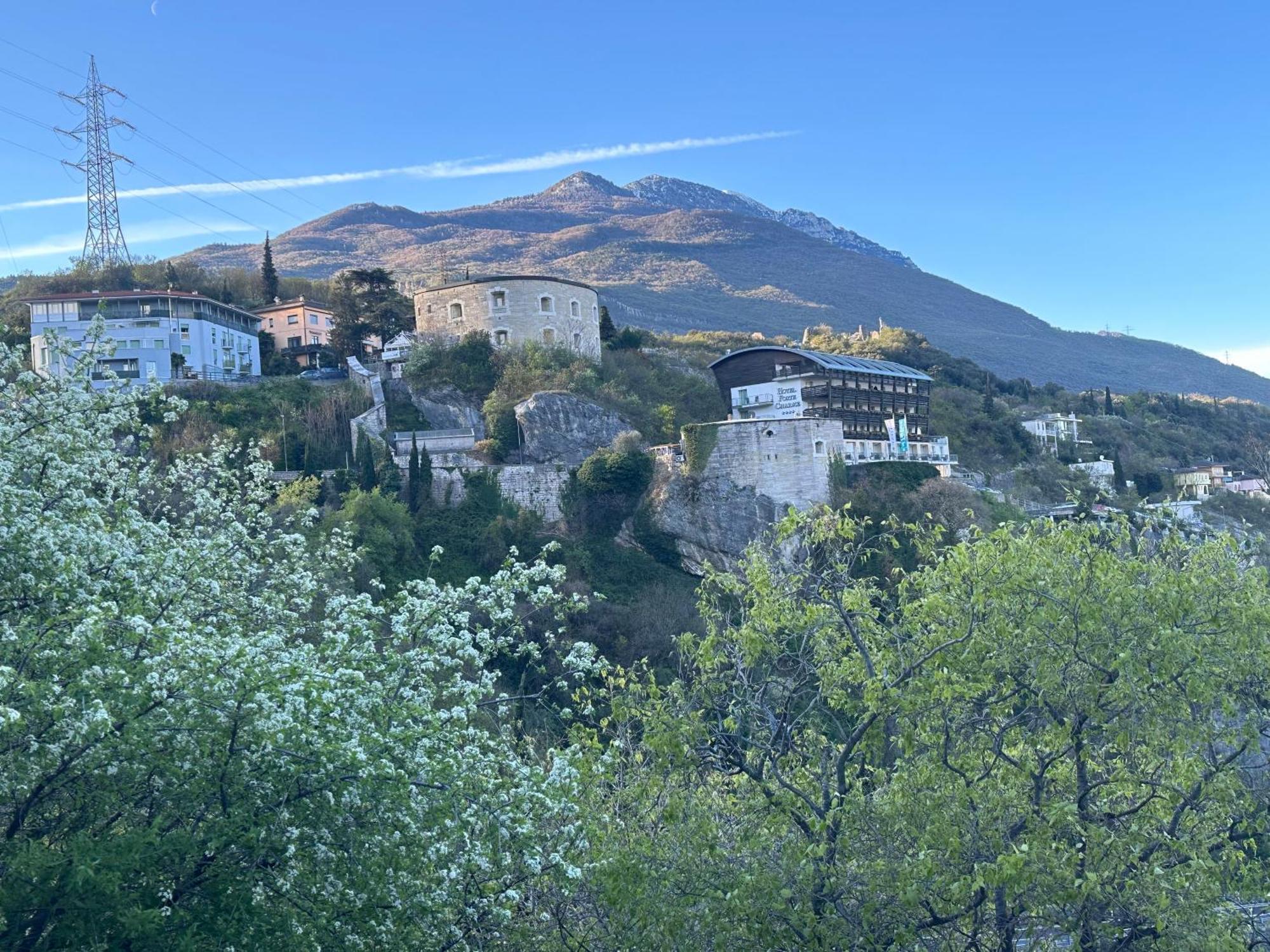 Garda Baldo Apartments_Vivaldi Torbole Sul Garda Eksteriør bilde